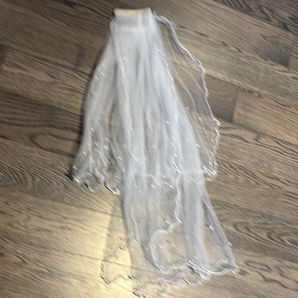 Vintage White Bridal Veil with Pearl Accents - Picture 3 of 10